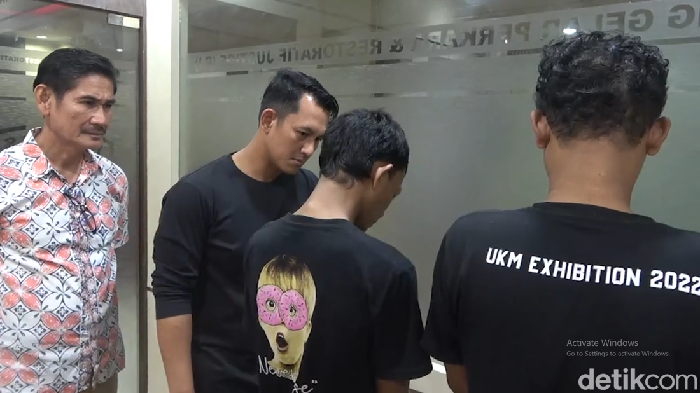 2 mahasiswa ditangkap atas kasus pengeroyokan pemuda di Makassar, Sulsel.