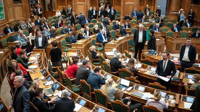 Anggota Parlemen Denmark dalam pembahasan RUU yang melarang pembakaran Al-Quran, Kamis (7/12/2023).