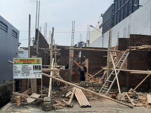 Legislator Makassar Ungkap Kejanggalan Proyek Aula Halangi Akses Jalan Warga