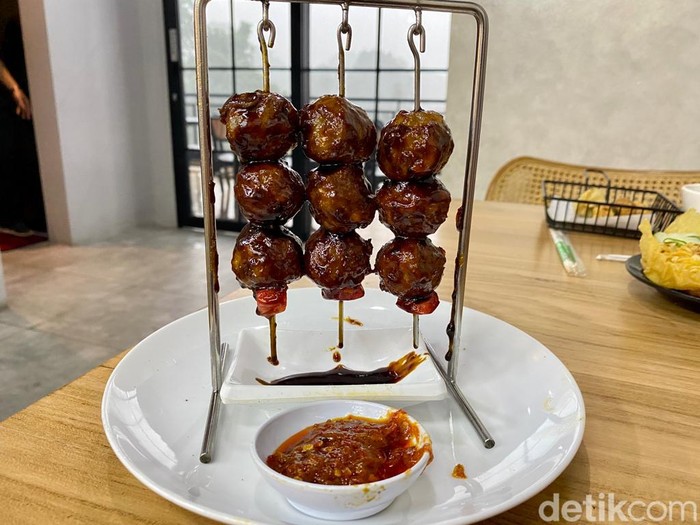 Bakso Bara: Sensasi Nikmat Makan Bakso Malang Tanboy Kun Pakai Gorengan Bakso Bara: Sensasi Nikmat Makan Bakso Malang Tanboy Kun Pakai Gorengan