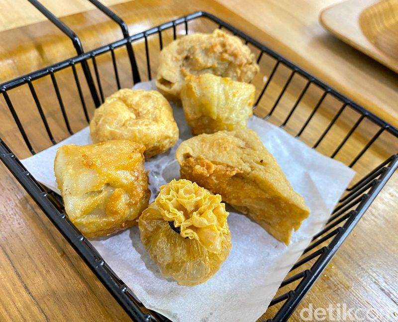 Bakso Bara: Sensasi Nikmat Makan Bakso Malang Tanboy Kun Pakai Gorengan