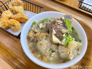Bakso Bara: Gurih Nikmat! Bakso Malang Tanboy Kun Pakai Gorengan