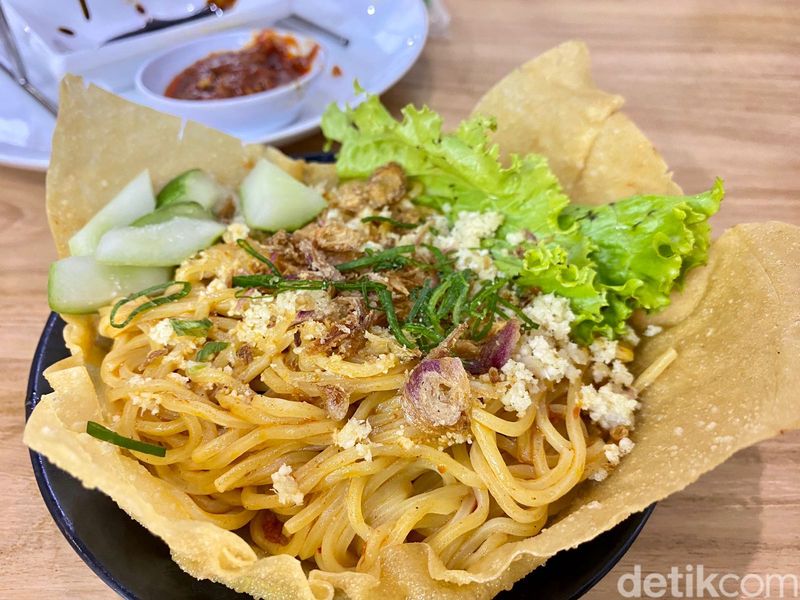 Bakso Bara: Sensasi Nikmat Makan Bakso Malang Tanboy Kun Pakai Gorengan