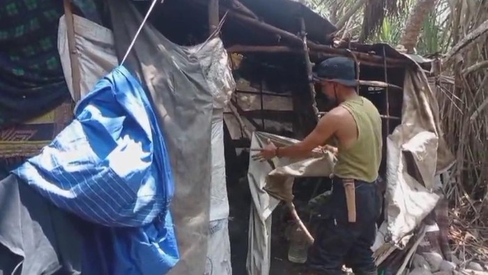 Balai Taman Nasional Ujung Kulon bongkar gubuk liar di Sanghyang Sirah (dok. Istimewa)