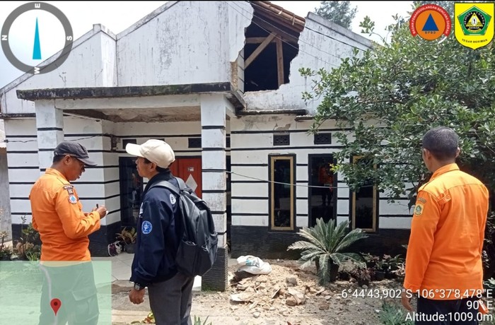 Bangunn di Bogor rusak pascagempa pada 8 Desember 2023 dini hari. (Dok BPBD)