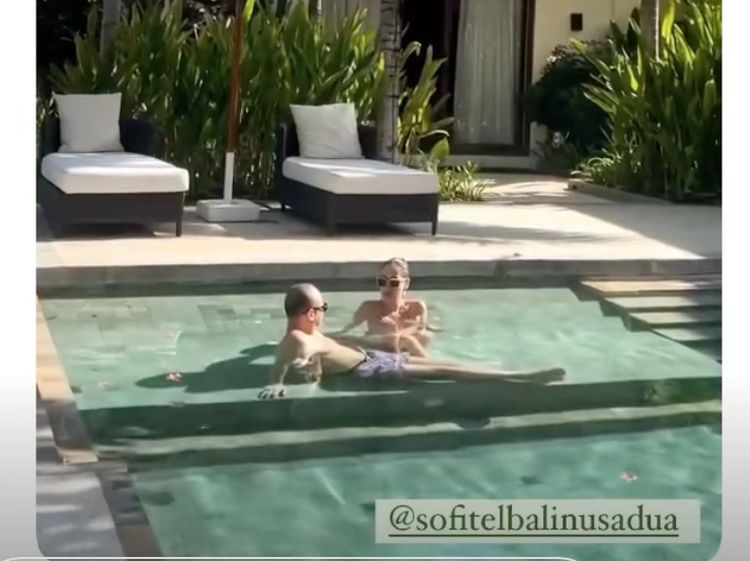 7 Foto Bulan Madu BCL & Tiko di Bali, Pasutri Baru Pamer Kemesraan