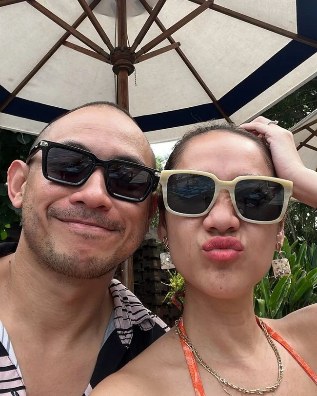 Penyanyi Bunga Citra Lestari atau yang lebih akrab BCL telah resmi dinikahi oleh Tiko Aryawardhana pada 2 Desember 2023. Setelah menjadi pasangan suami-istri, keduanya memilih menghabiskan waktu bulan madu mereka dengan mengunjungi Pulau Dewata, Bali. Foto: Instagram/@itsmebcl