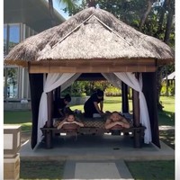 Selama di sana Tiko dan BCL menginap di sebuah hotel mewah. Keduanya pun menikmati fasilitas yang ditawarkan dari hotel tersebut, salah satunya couple massage. Foto: Instagram/@itsmebcl