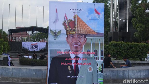 BEM KM UGM pasang poster Jokowi alumnus paling memalukan, Jumat (8/12/2023).
