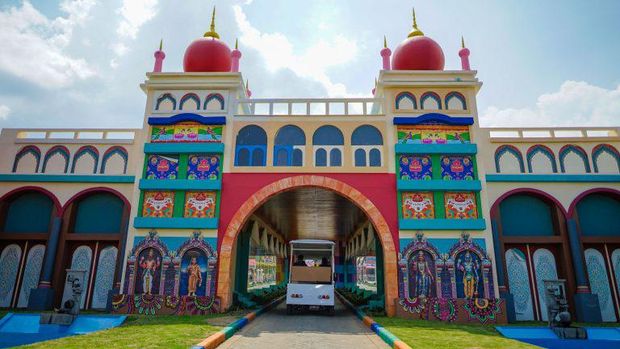 Bollywood Studio di Drive Thru Park Batu.
