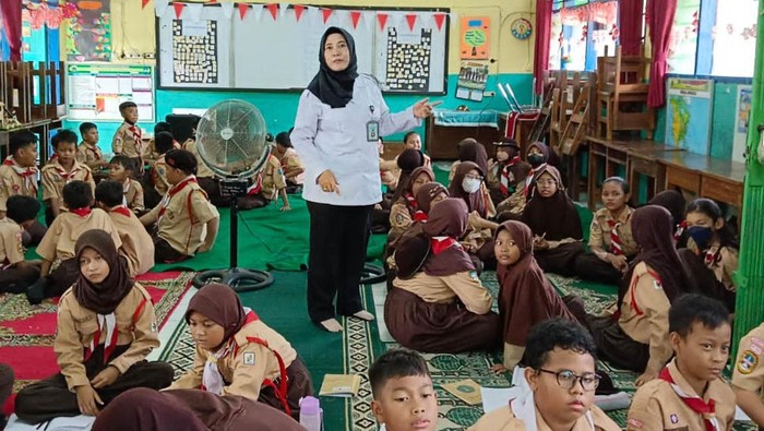 Badan Pembinaan Hukum Nasional (BPHN) Kementerian Hukum dan HAM (Kemenkumham) melakukan penyuluhan hukum kepada siswa SDN 04 Pondok Bambu, Jakarta Timur.