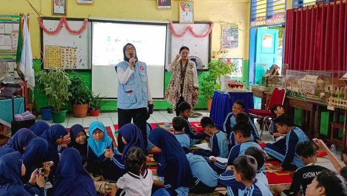 BPHN Gelar Penyuluhan Hukum di Sekolah Dasar Badan Pembinaan Hukum Nasional (BPHN) Kementerian Hukum dan HAM (Kemenkumham) melakukan penyuluhan hukum kepada siswa SDN 04 Pondok Bambu, Jakarta Timur.