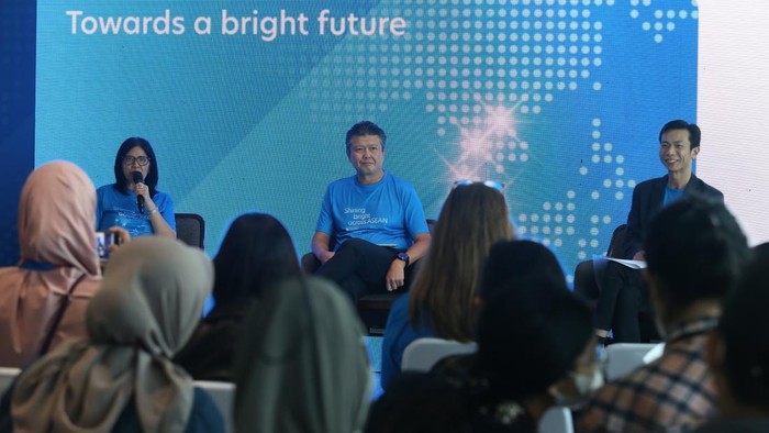 UOB Indonesia resmi mengakuisisi bisnis perbankan konsumer Citigroup di Indonesia. Seiring dengan itu, President Director UOB Indonesia Hendra Gunawan, mengatakan pihaknya mendapatkan penambahan karyawan dari Citi sebanyak 1.000 orang dan 1 juta nasabah baru di Indonesia.