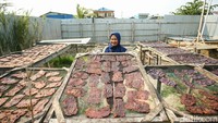 Dalam satu bulan, Martinah bisa menjual 500-600 kg dendeng rusa.