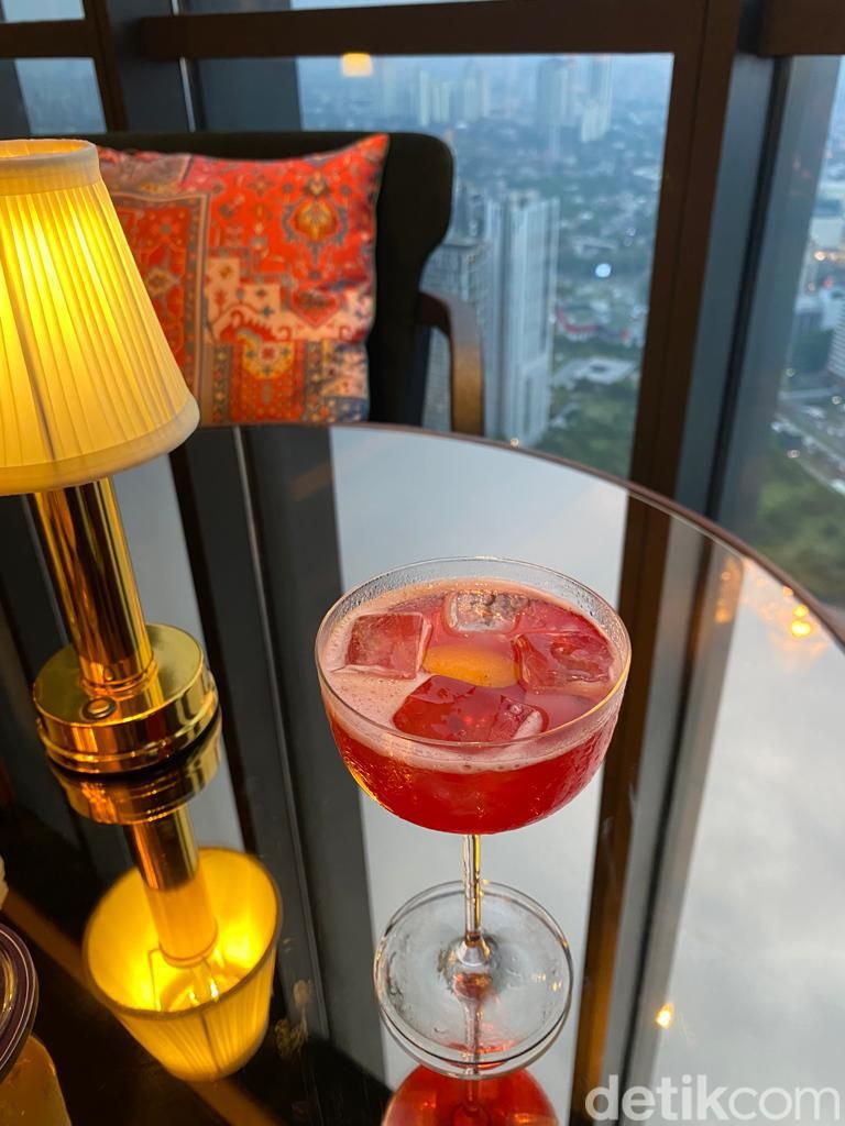 Di Bar Mewah Ini Bisa Nikmati 12 Cocktail dengan Panorama Cantik Jakarta