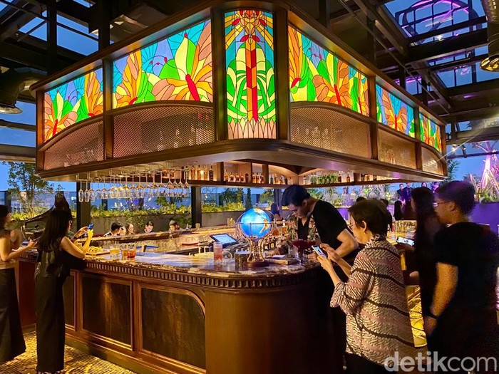 Di Bar Mewah Ini Bisa Nikmati 12 Cocktail dengan Panorama Cantik Jakarta