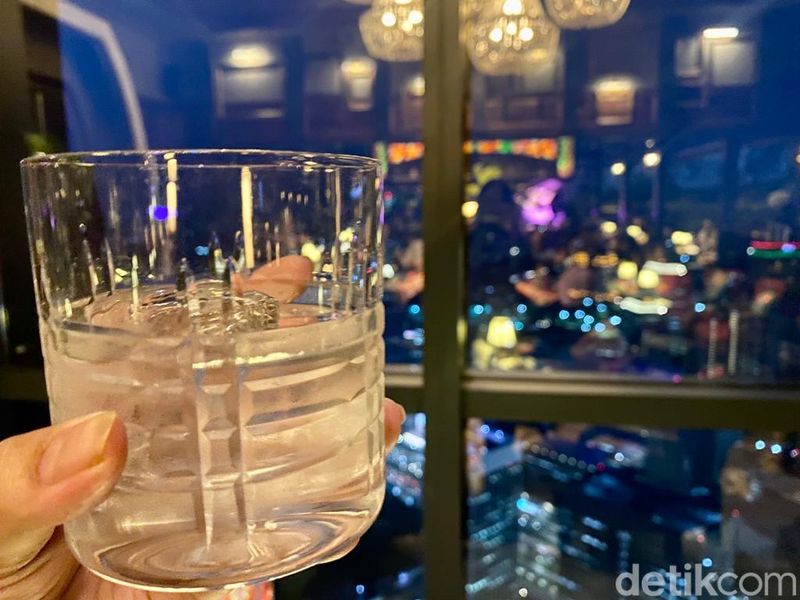 Di Bar Mewah Ini Bisa Nikmati 12 Cocktail dengan Panorama Cantik Jakarta