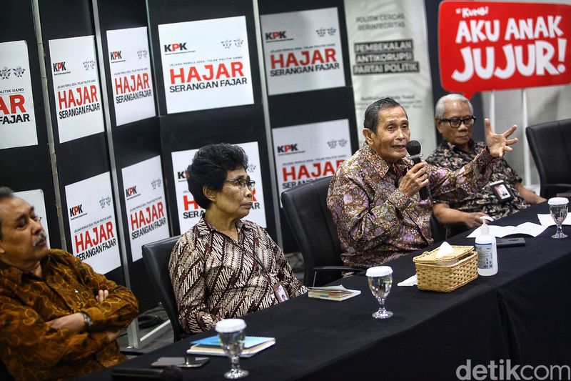 Dewas KPK menyimpulkan hasil pemeriksaan dugaan pelanggaran etik Firli Bahuri cukup bukti. Firli pun akan dibawa ke sidang etik.