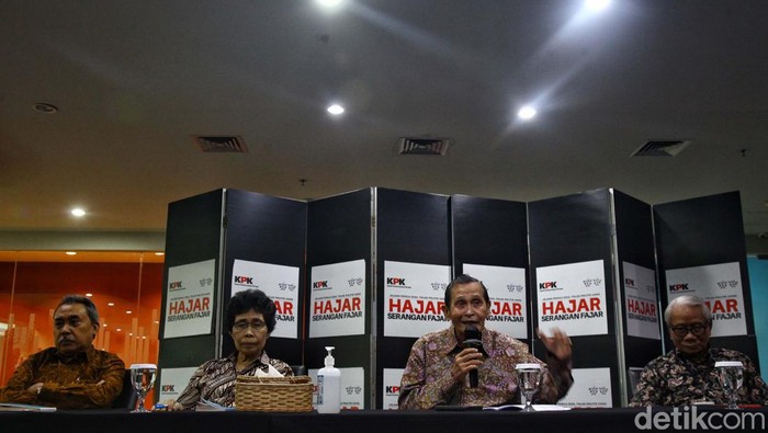 Dewas KPK menyimpulkan hasil pemeriksaan dugaan pelanggaran etik Firli Bahuri cukup bukti. Firli pun akan dibawa ke sidang etik.