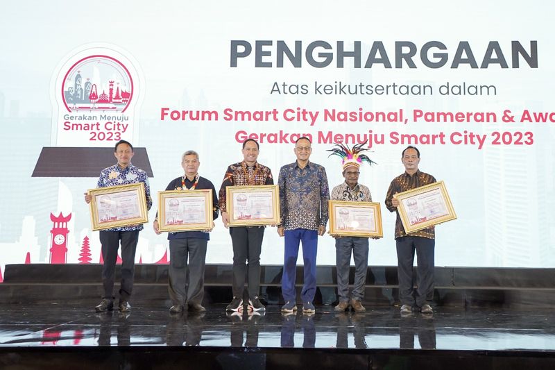 Gerakan Menuju Smart City yang diinisiasi Kominfo untuk mengembangkan kota dan kabupaten di Indonesia lebih cerdas lagi.