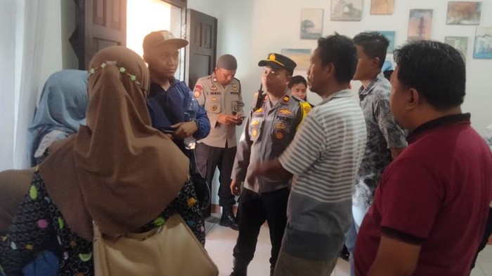 Warga di Kota Gorontalo, dibuat geger dengan penemuan mayat pria bernama Novi Andy Pinamangun (51) di sebuah hotel.