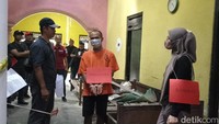 Pembunuhan berawal saat Handono dan Fitriani cekcok. Pemicunya, Fitriani telah berselingkuh dan tak mau mengantarkan Handono ke pria selingkuhannya. Hal ini kemudian membuat Handono naik pitam.