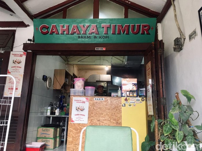 Hidden gem kopitiam yang menyajikan bakmi dan kopi enak di Surabaya
