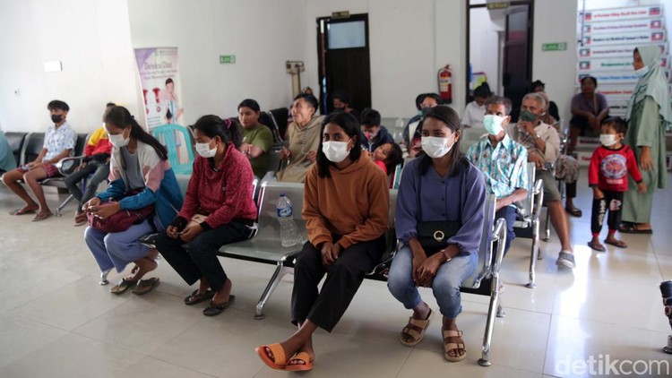 Puskesmas Waingapu di Sumba Timur sangat terbantu dengan program Bakti Kominfo. Kini pelayanan di puskesmas semakin baik dengan akses internet gratis.