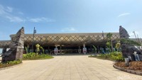 Pembangunan Bandara Dhoho di Kediri hampir rampung. Selanjutnya, proyek bandara yang didanai 100% oleh anak PT Gudang Garam Tbk, melalui anak usaha PT Surya Dhoho Investama ini, akan masuk tahap verifikasi dan kalibrasi untuk memastikan kesiapan beroperasi.