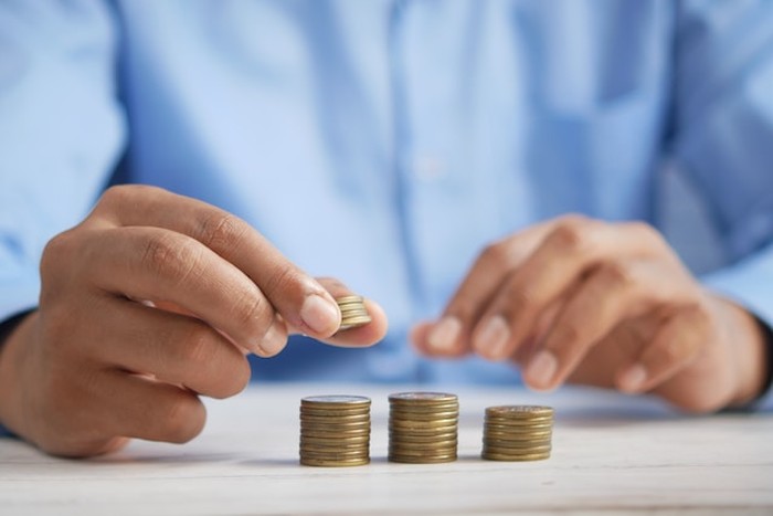 Ilustrasi premi asuransi, investasi, dll.