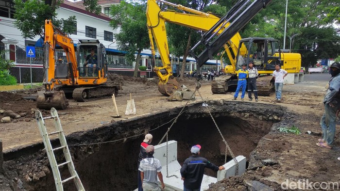 jalan bandung kota malang ambles diperbaiki
