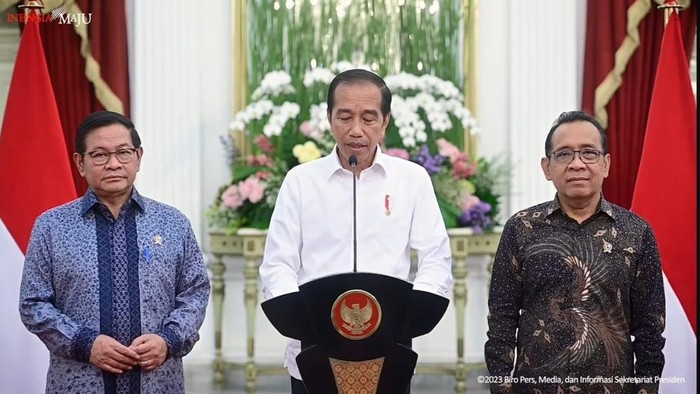 Jokowi didampingi Pratikno dan Pramono