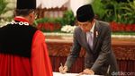 Dilantik Jokowi, Ridwan Mansyur Resmi Menjadi Hakim MK