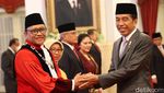 Dilantik Jokowi, Ridwan Mansyur Resmi Menjadi Hakim MK