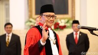 Ridwan Mansyur terpilih menjadi hakim konstitusi dari unsur yudikatif menggantikan Manahan Sitompul yang pensiun. Berdasarkan UUD 1945, 9 hakim MK terdiri atas 3 unsur eksekutif, 3 unsur legislatif, dan 3 dari unsur yudikatif.