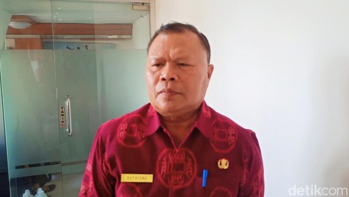 Kepala Disdikpora Kabupaten Karangasem I Wayan Sutrisna (foto: I Wayan Selamat Juniasa)