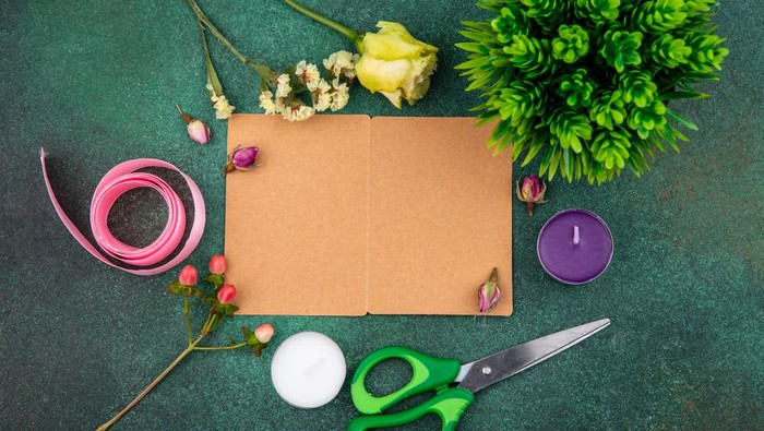 Kerajinan tangan dari kardus/karton.