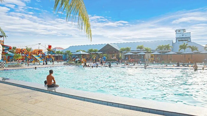 Kolam Renang Bahagia menjadi salah satu destinasi wisata favorit masyarakat Medan yang ingin berenang.