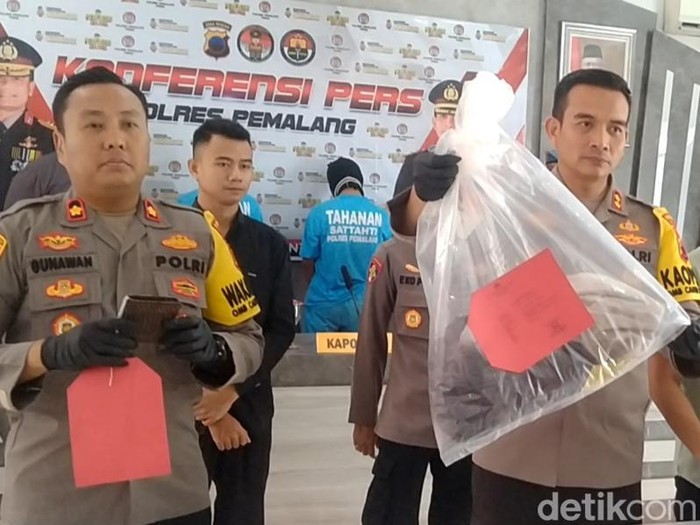 Konferensi pers di Mapolres Pemalang soal kasus pembunuhan juragan mainan dan sembako di Kecamatan Comal, Jumat (8/12/2023).