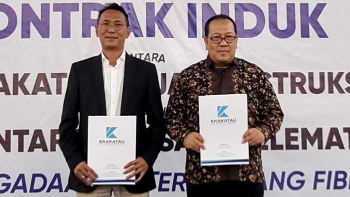Krakatau Baja Konstruksi Dorong Pemerataan Akses Internet di Indonesia PT Krakatau Baja Konstruksi (KBK) dan PT Nusantara Duasatu Telematika (T21) menandatangani kesepakatan pengadaan tiang fiber optik KBK guna mempercepat pemerataan akses internet di Indonesia.