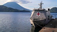 Kapal buatan PT PAL Indonesia tersebut sedang memberikan layanan pengobatan gratis di Pelabuhan Ahmad Yani, Kota Ternate.  