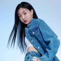 Kini Lee Ha Eum dikenal sebagai model produk kecantikan Korea Selatan peripera. Wajahnya juga menghiasi campaign NIKE dan clothing brand Korea Selatan, Luxe. Sementara itu, kakak perempuannya Jihyo akan datang ke Indonesia bersama personel TWICE dalam rangkaian tur konser yang diadakan di Jakarta International Stadium pada 23 Desember 2023 mendatang. Foto: dok. Instagram @eehaeum