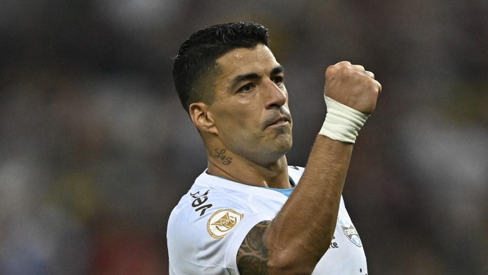Gremios forward Uruguayan Luis Suarez celebrates after scoring during the Brazilian Championship football match between Fluminense and Gremio at the Maracana Stadium in Rio de Janeiro, Brazil, on December 6, 2023. (Photo by MAURO PIMENTEL / AFP)