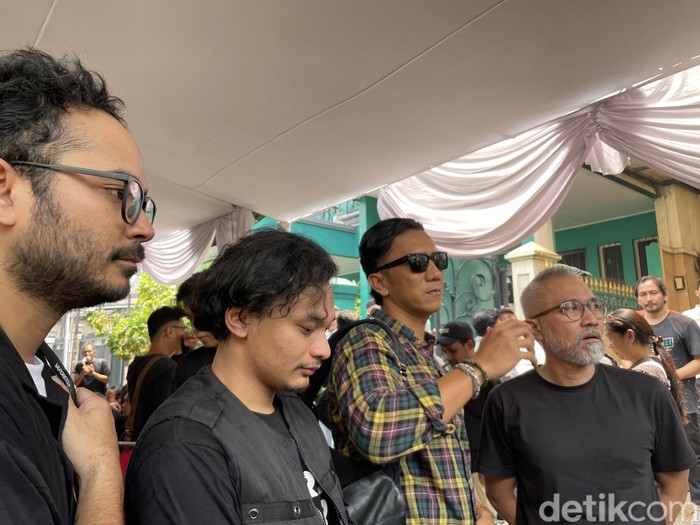 Marthino Lio, Lukman Sardi dan rekannya saat ditemui di kawasan Jakarta.