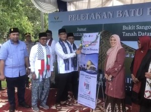 Sandiaga Uno Gaet Radja Nainggolan Promosikan Wisata Indonesia