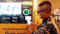 Untuk mensosialisasikan pemanfaatan mesin ini, setiap penukaran satu botol plastik tersebut akan ditukar dengan satu Livinpoin yang dapat dimanfaatkan oleh nasabah untuk mendapatkan hadiah menarik dan juga diskon belanja di berbagai merchant yang bekerjasama. 