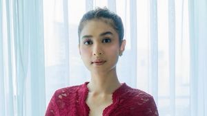 7 Potret Mikha Tambayong Jadi Bridesmaid Siang ke Malam, Beda Gaya Makeup