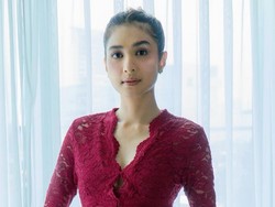 7 Potret Mikha Tambayong Jadi Bridesmaid Siang ke Malam, Beda Gaya Makeup