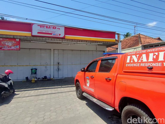 Minimarket yang dibobol maling di Panjatan, Kulon Progo, DIY, Jumat (8/12/2023).