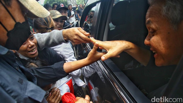 Momen Ganjar Hadiri Deklarasi Ekonomi Sejahtera Calon Presiden Ganjar Pranowo menghadiri acara Deklarasi